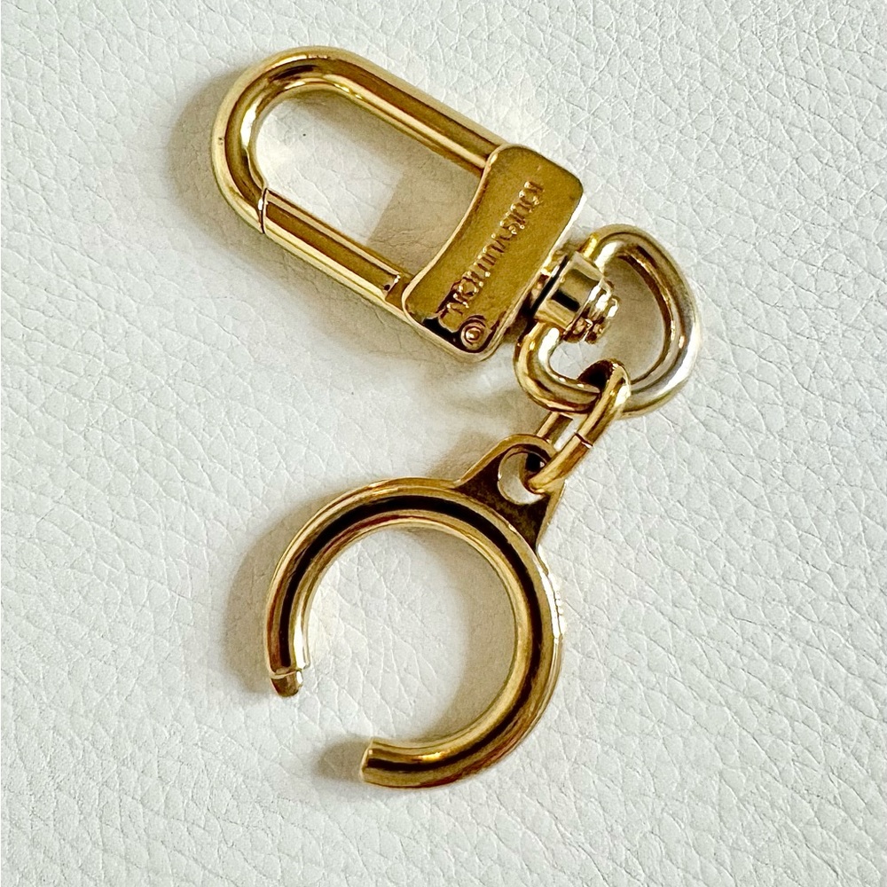 💠SOLD💠Louis Vuitton key chain holder